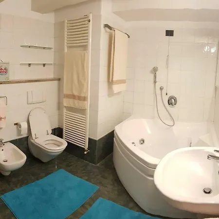 Apartment 63 Via San Felice Bologna